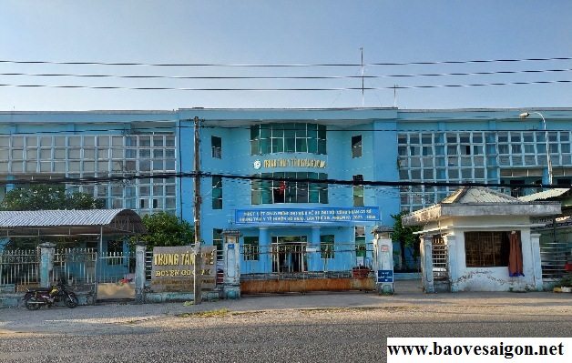 ba bac si 1 bao ve tai trung tam y te bi bat giu khoi to